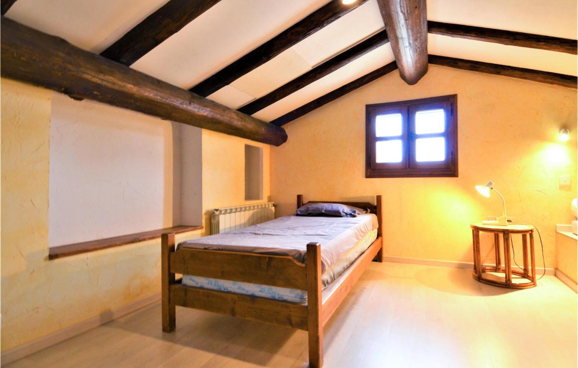 4 Bedroom Lovely Home In Marguerittes Exterior foto